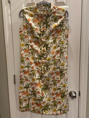Vintage Sleeveless Floral Shift Dress with Knot Button Detail